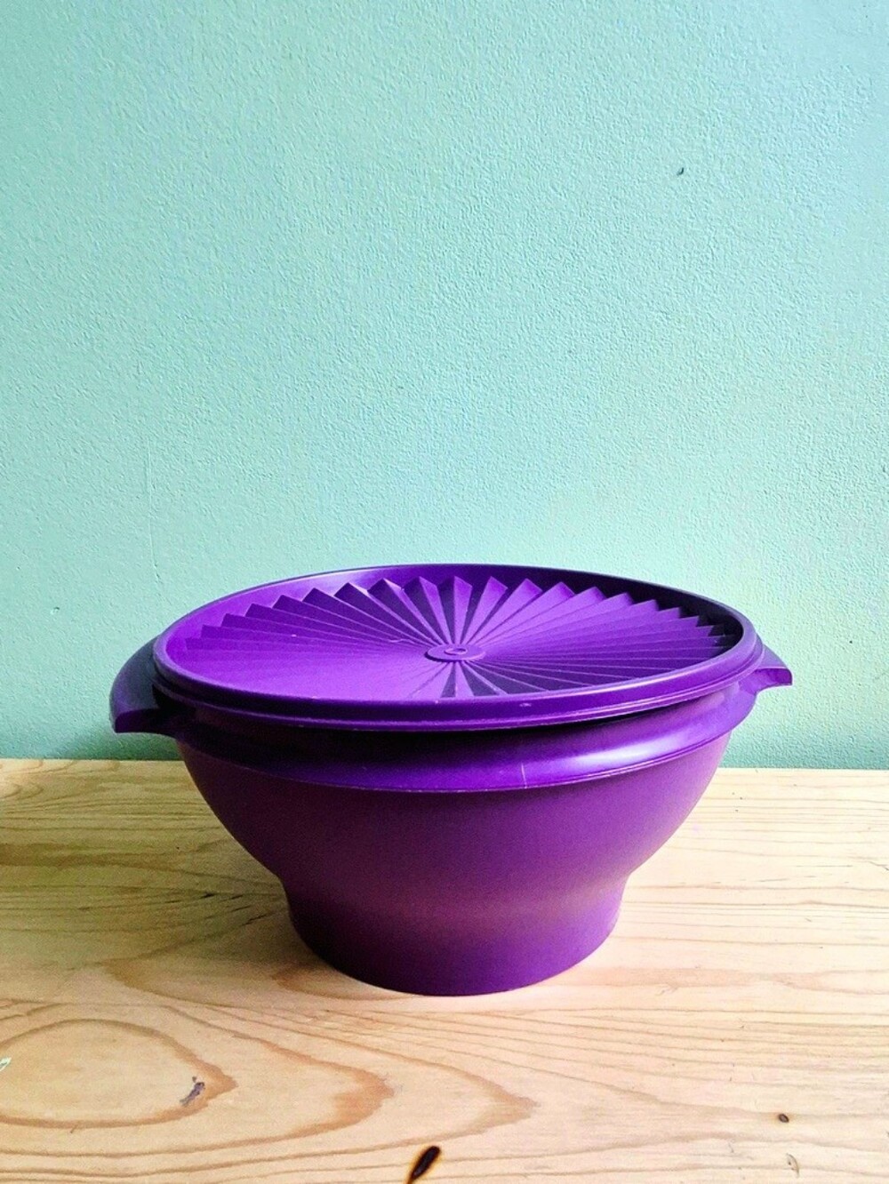Tupperware Servalier Purple 4.1 Liter Salad Bowl
